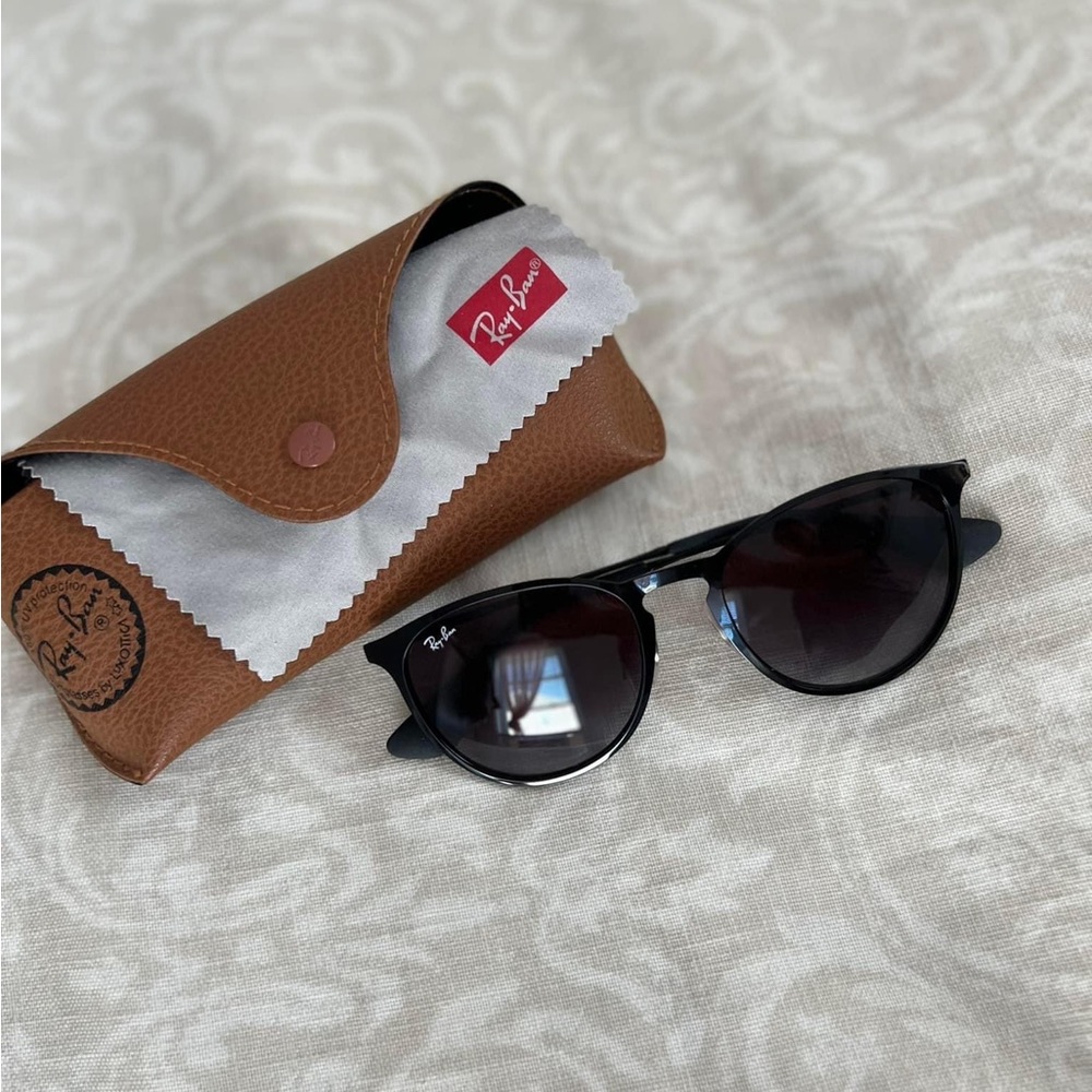 Erica Ray-Bans